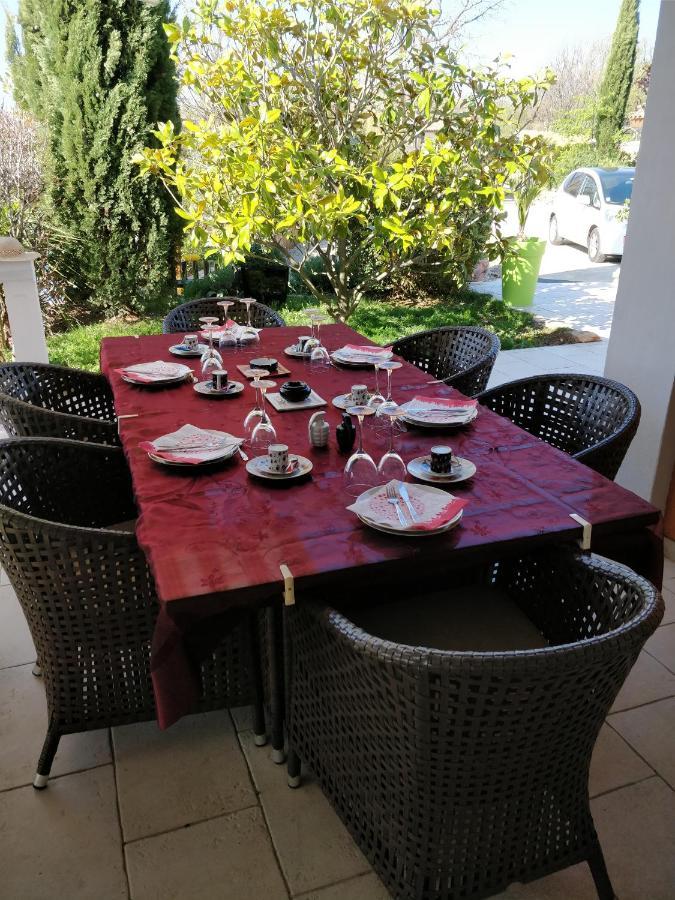 Les Chenes Chez Jo Et Aime Bed & Breakfast Regusse Exterior photo